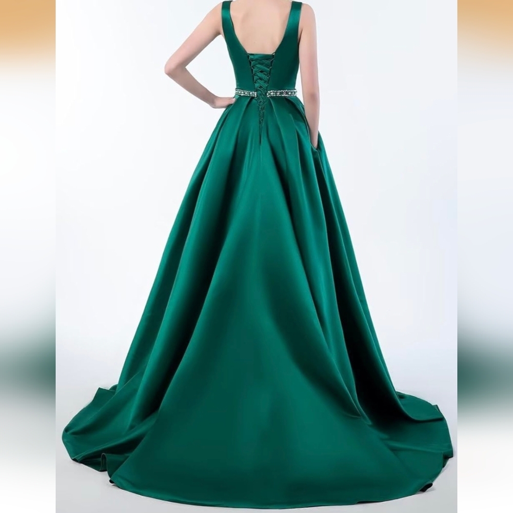 NWT Plus 18W Elegant Green Satin Ball Gown Dress with Beaded Waist & Pockets - Picture 4 of 5